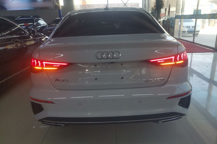 奥迪A3 2024款 A3L Limousine 35 TFSI 时尚运动型车身外观6