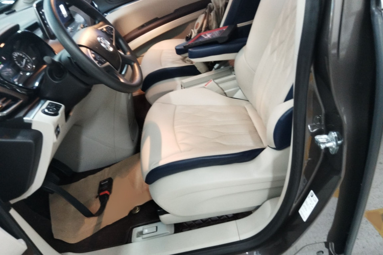 别克GL8 2023款 陆上公务舱 智享型局部细节19