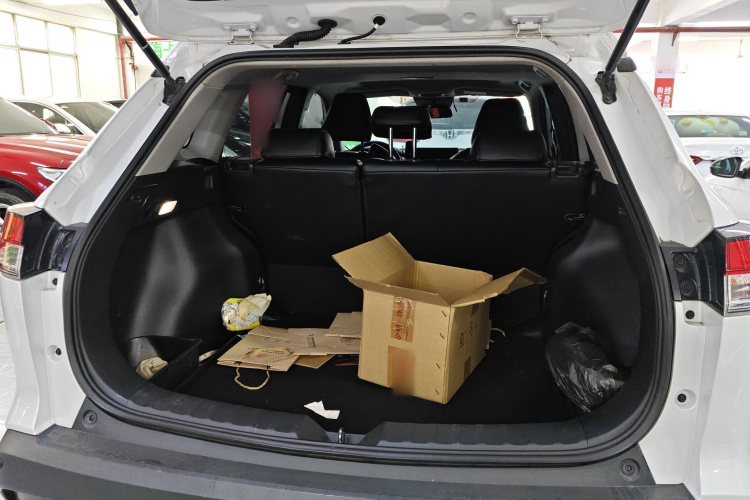 丰田 锋兰达 2023款 2.0L CVT领先版局部细节23