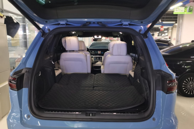 理想汽车 理想ONE 2021款 增程6座版机舱底盘23