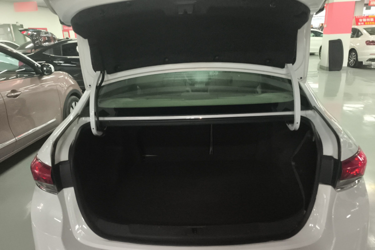 别克 英朗 2018款 15T 手动精英型 国V机舱底盘23