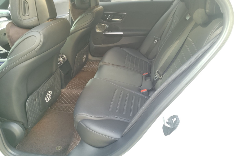 奔驰C级 2023款 C 260 L 运动版中控内饰7004