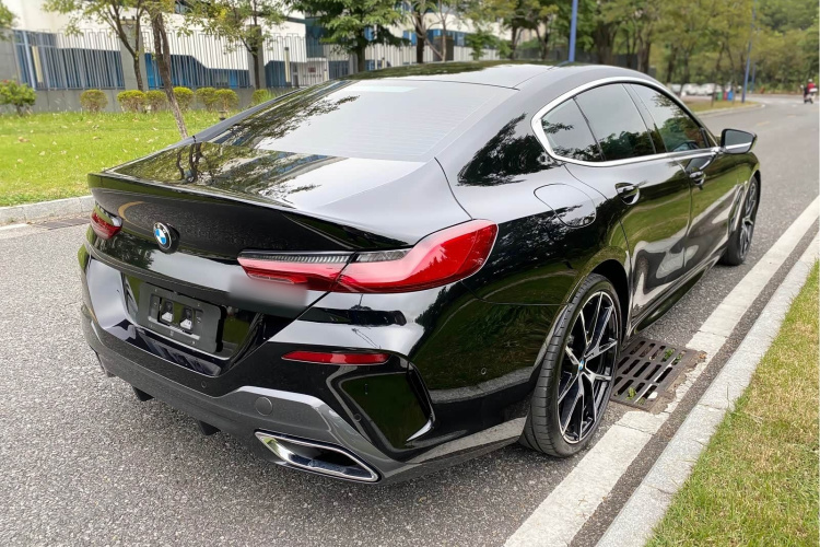 宝马8系 2022款 840i 四门轿跑车 M运动套装车身外观6004