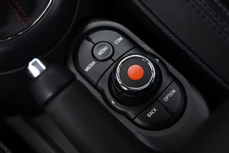 MINI 2018款 2.0T COOPER S 艺术家 五门版中控内饰7008