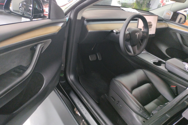 特斯拉 Model Y 2022款 长续航全轮驱动版中控内饰20