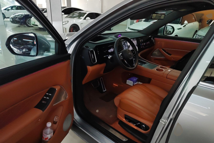 鸿蒙智行 问界M8 2025款 增程 Max+版 53.4kWh 5座版中控内饰20