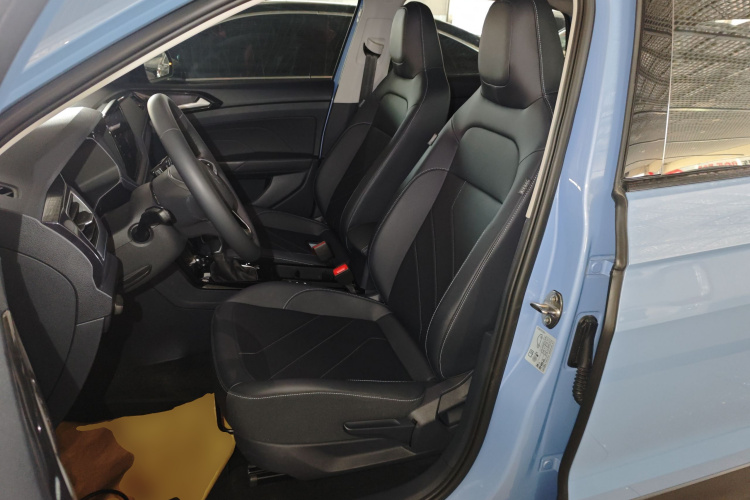 大众 途岳 2025款 新锐 300TSI 锐享版中控内饰19