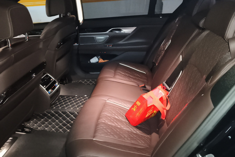 宝马7系 2021款 740Li 领先型 M运动套装中控内饰21