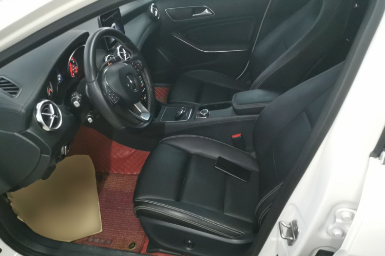 奔驰GLA 2018款 GLA 200 时尚型局部细节19