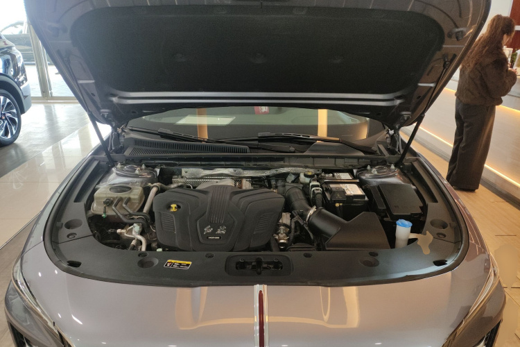 红旗H5 2023款 2.0T 自动智联旗享版机舱底盘24