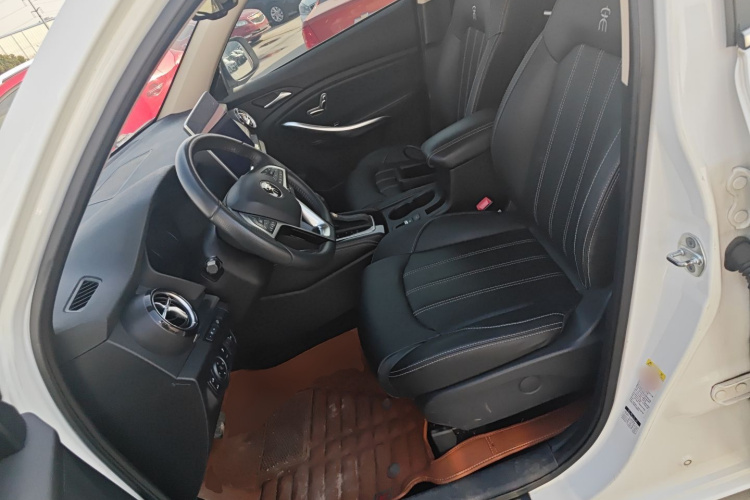 比亚迪 宋 2019款 1.5TI 自动智联越耀型中控内饰19