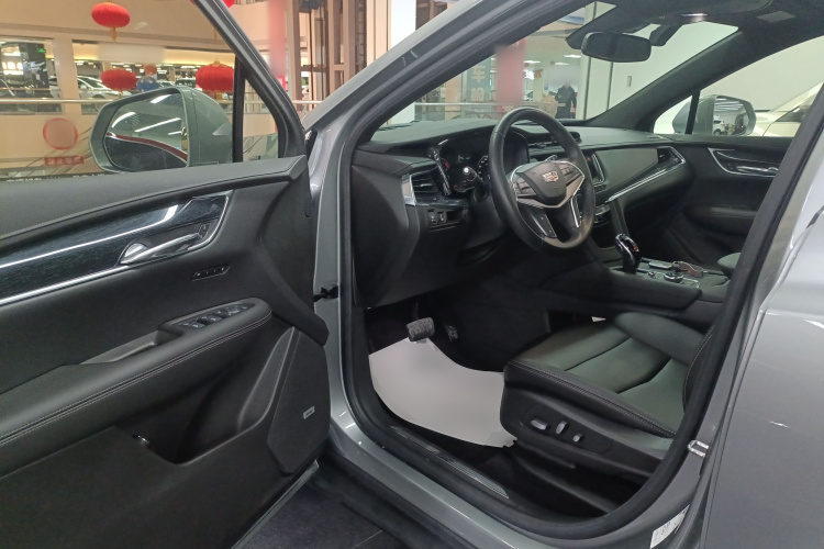 凯迪拉克XT5 2023款 2.0T 两驱风尚型中控内饰7003