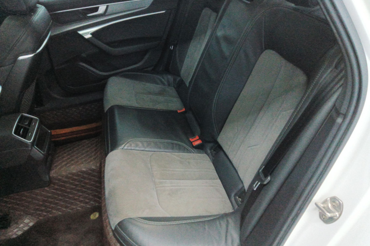 奥迪A6L 2019款 40 TFSI 豪华动感型中控内饰21