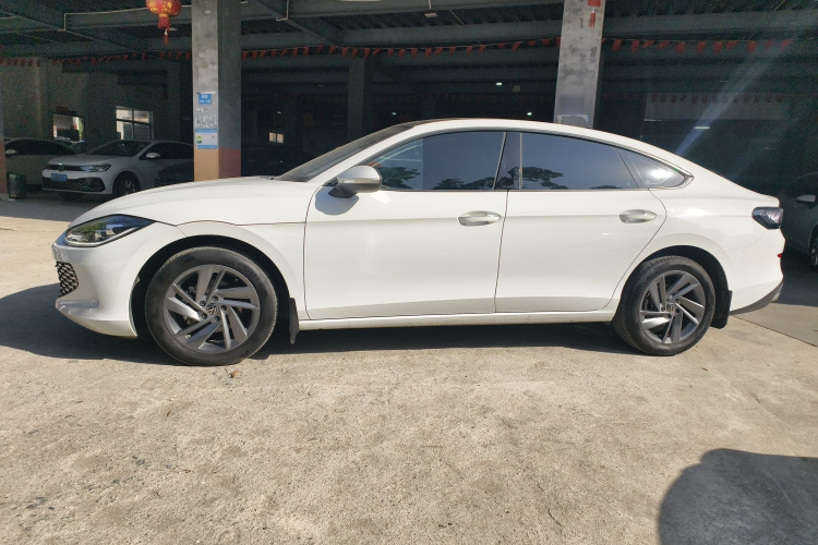 大众 2025款 凌渡L 280TSI DSG炫辣版车身外观4