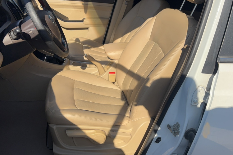 宝骏730 2014款 1.5L 手动舒适型 7座局部细节19