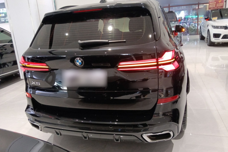 宝马X5 2023款 xDrive 30Li 尊享型M运动曜夜套装车身外观6