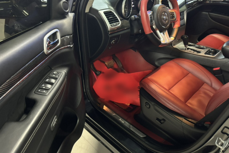 Jeep 大切诺基 SRT 2013款 6.4L SRT8 炫黑版中控内饰7004