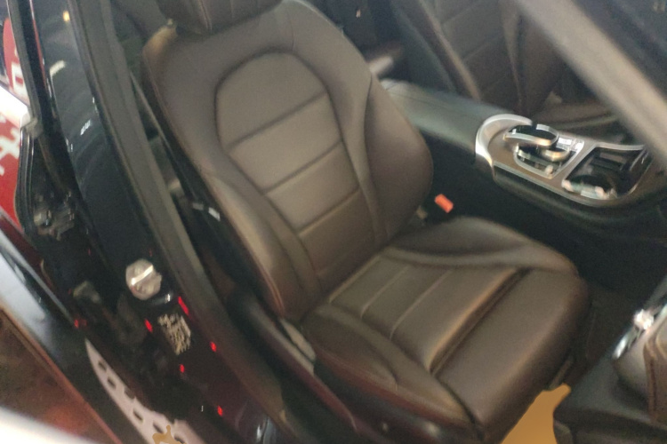 奔驰GLC 2017款 GLC 300 4MATIC 动感型局部细节41