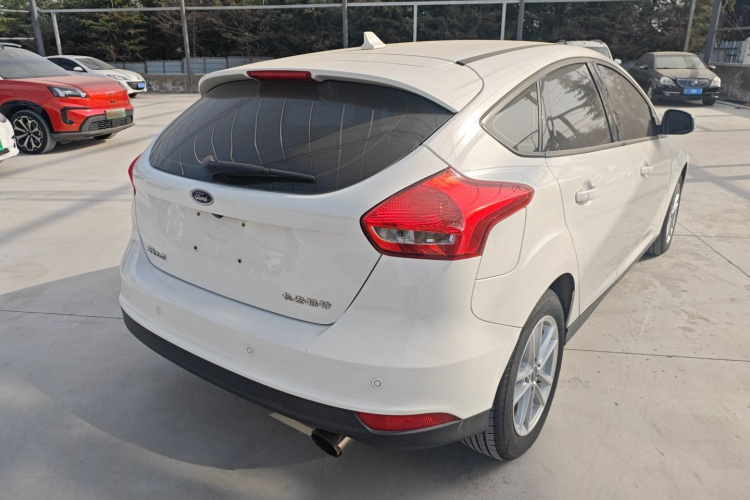 福特 福克斯 2017款 两厢 1.6L 自动风尚型智行版车身外观7