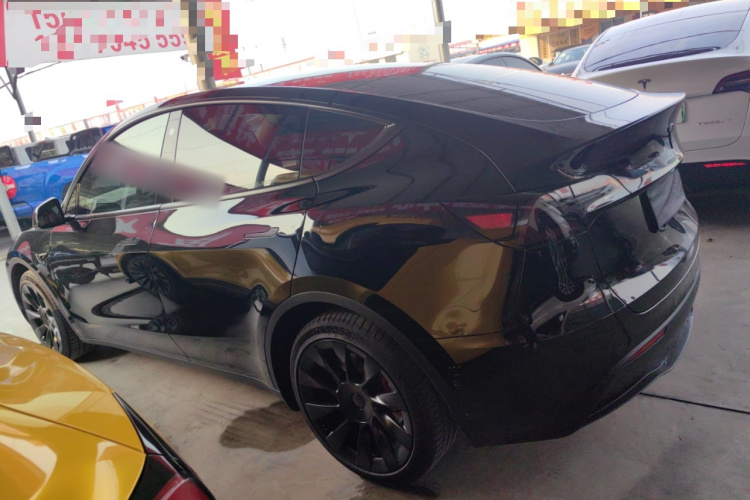 特斯拉 Model Y 2022款 改款 后轮驱动版车身外观4