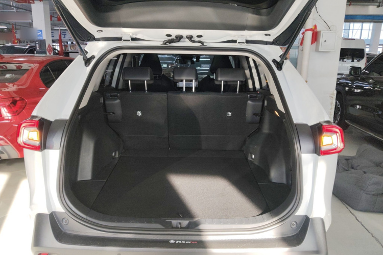 丰田 威兰达 2022款 2.0L CVT四驱豪华PLUS版机舱底盘23