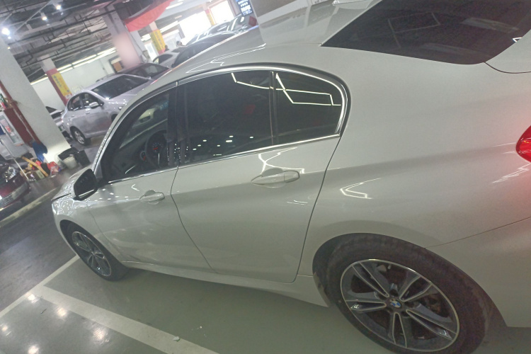 宝马1系 2023款 120i M运动版车身外观4