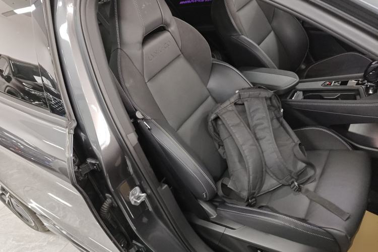 领克03 2025款 2.0TD DCT冠军版Pro局部细节41