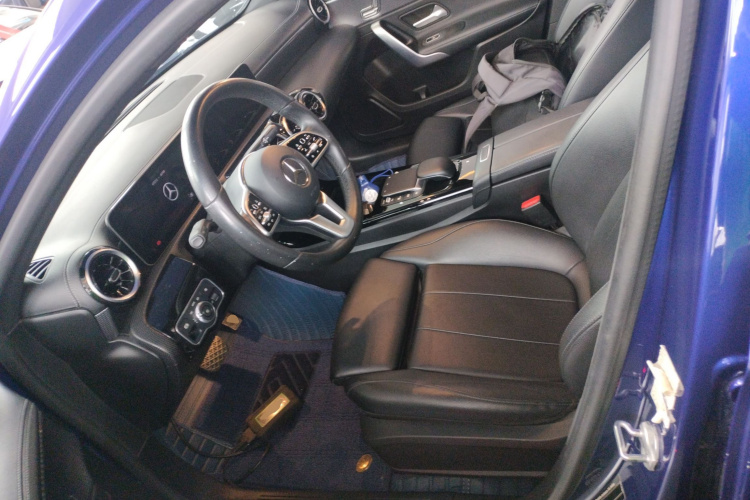 奔驰A级 2020款 改款 A 200 L 运动轿车动感型中控内饰19