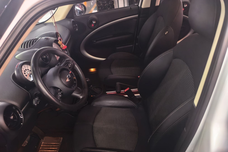 MINI Countryman 2011款 1.6L COOPER Fun局部细节19