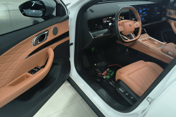 哪吒汽车 哪吒L 2024款 增程 220 闪充版中控内饰7003