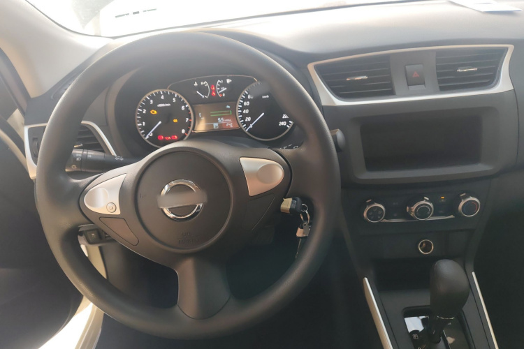 日产 轩逸 2024款 改款 经典 1.6XE CVT舒适版中控内饰12