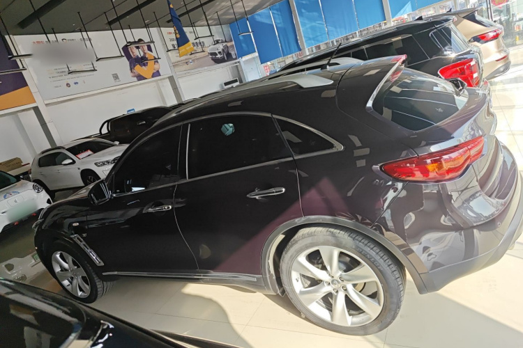 英菲尼迪QX70 2013款 3.7L 标准版车身外观4