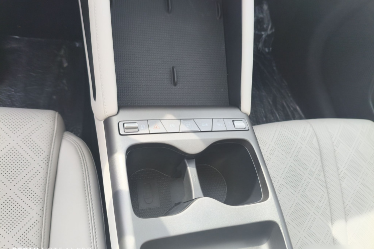 比亚迪 元UP 2025款 301KM 领航型中控内饰7003