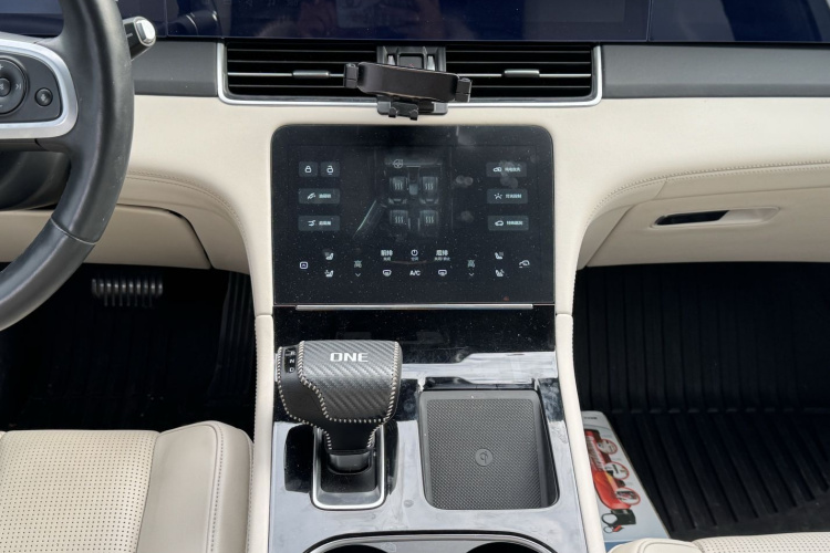 理想汽车 理想ONE 2020款 增程6座版中控内饰7006