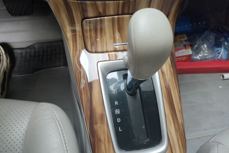 日产 轩逸 2014款 1.6XV CVT尊享版局部细节18