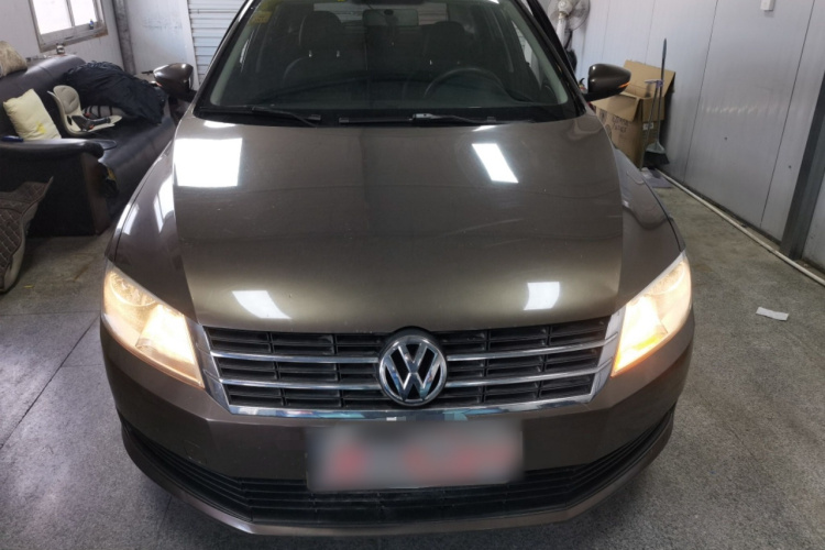 大众 朗行 2013款 1.6L 自动风尚型车身外观2