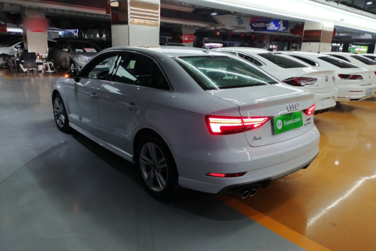 奥迪A3 2018款 30周年年型 Limousine 35 TFSI 时尚型车身外观4