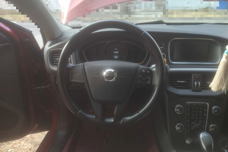 沃尔沃V40 2017款 T3 智尚版中控内饰13