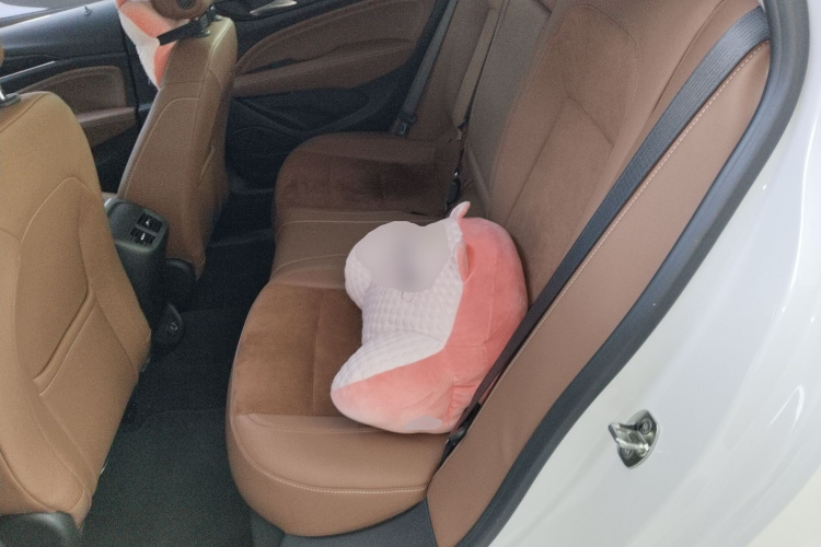 别克 君威 2024款 28T 纵享版中控内饰21