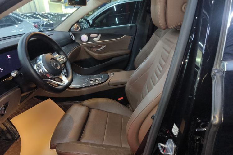 奔驰E级 2019款 E 260 L 运动型中控内饰19