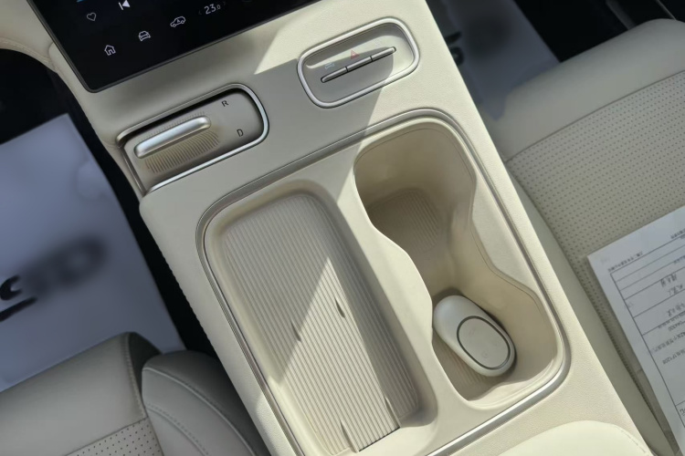 蔚来ES6 2023款 75kWh中控内饰7007