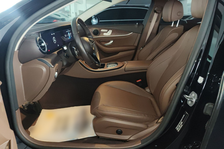 奔驰E级 2023款 E 300 L 时尚型局部细节19