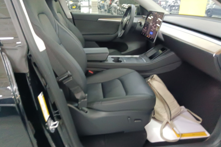 特斯拉 Model Y 2022款 改款 长续航全轮驱动版局部细节41