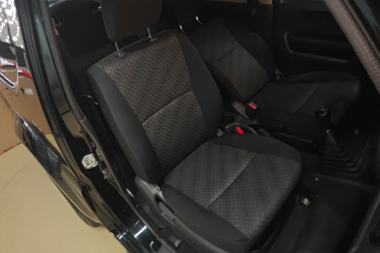 铃木 吉姆尼 2015款 1.3 MT JLX局部细节41