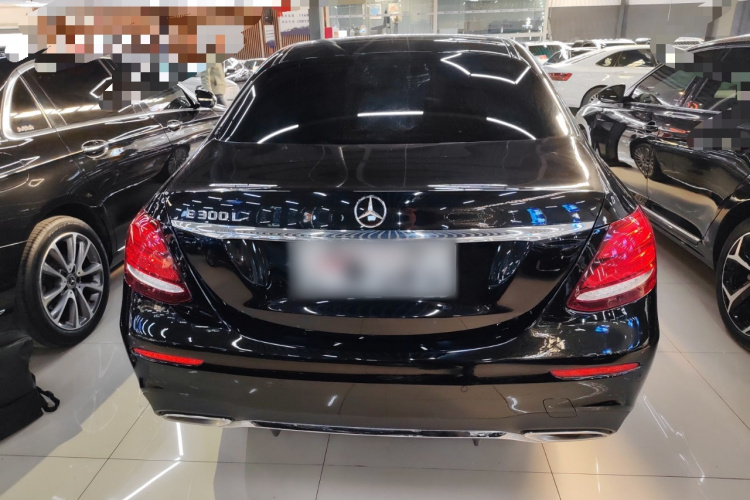 奔驰E级 2020款 改款 E 300 L 运动时尚型车身外观6