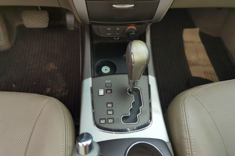 双龙 柯兰多 2011款 2.0T 柴油两驱自动豪华导航版局部细节18