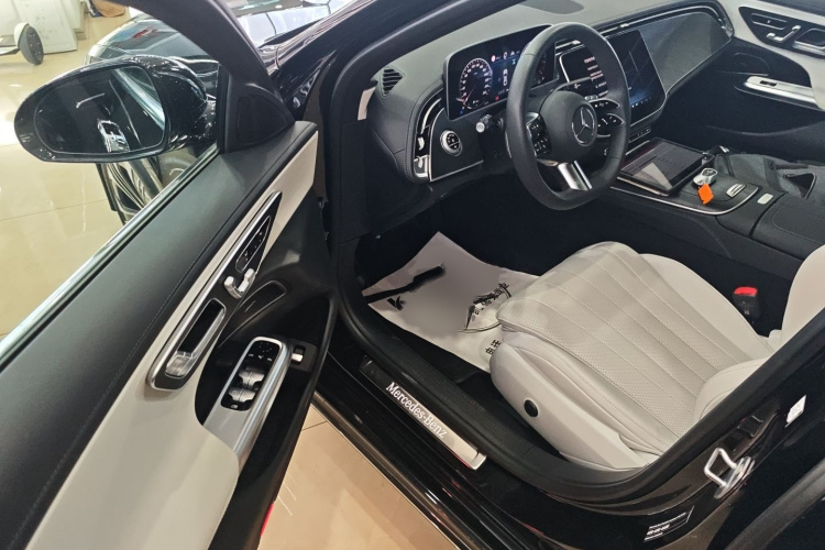 奔驰E级 2024款 E 300 L 时尚运动型中控内饰7003