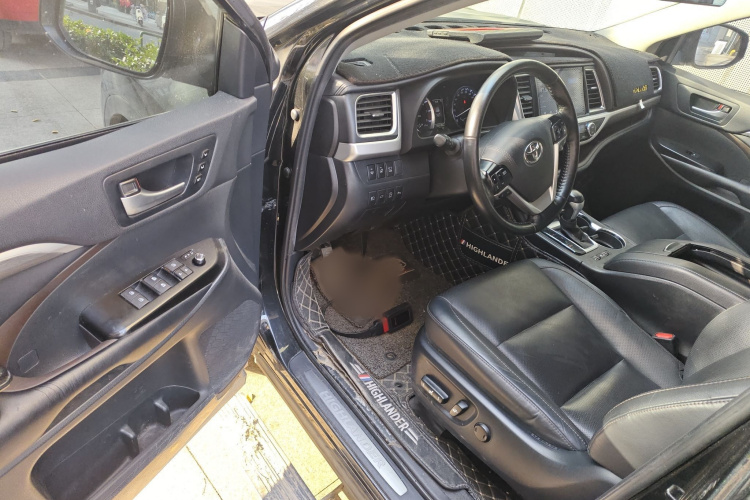 丰田 汉兰达 2018款 2.0T 四驱至尊版 7座 国VI中控内饰7003