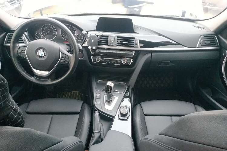 宝马3系 2018款 318Li中控内饰12