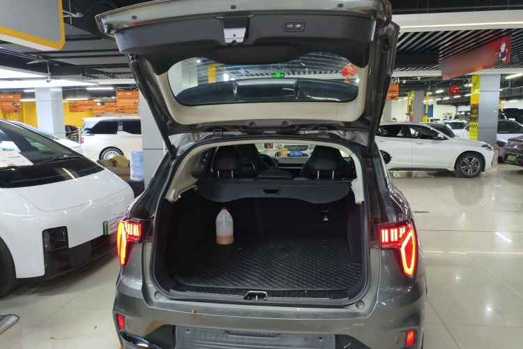 领克01 2021款 2.0TD 两驱型Pro机舱底盘23